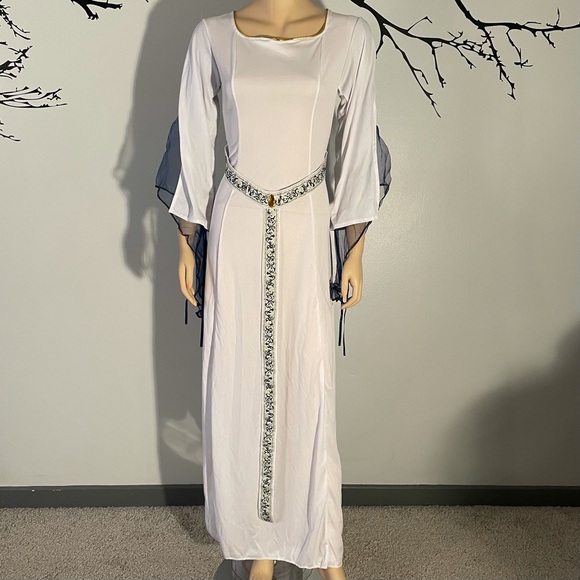 Medieval Maid Gown - Picture 2 of 6